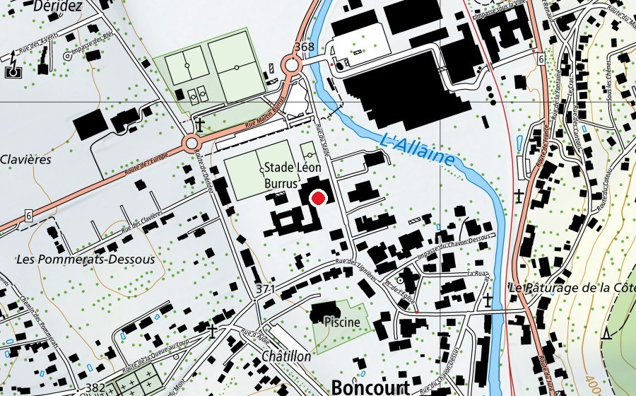 Map showing the location of Halle de sports polyvalente et Terrain de Football (Sports centre)