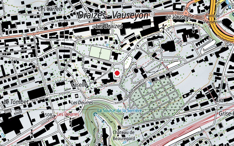 Carte indiquant l’emplacement de Le terrain rouge (Terrain de sport)
